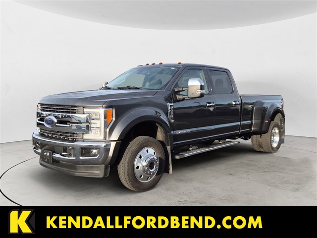 2017 Ford F-450 Super Duty Lariat's photo