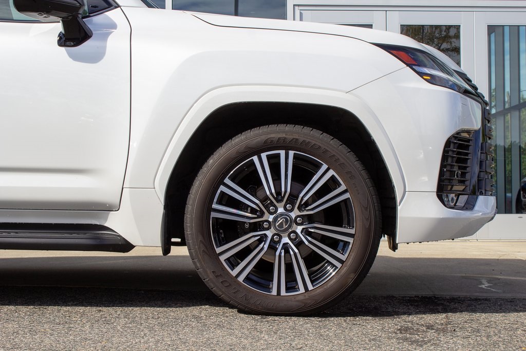 2024 Lexus LX 600 Luxury photo 5