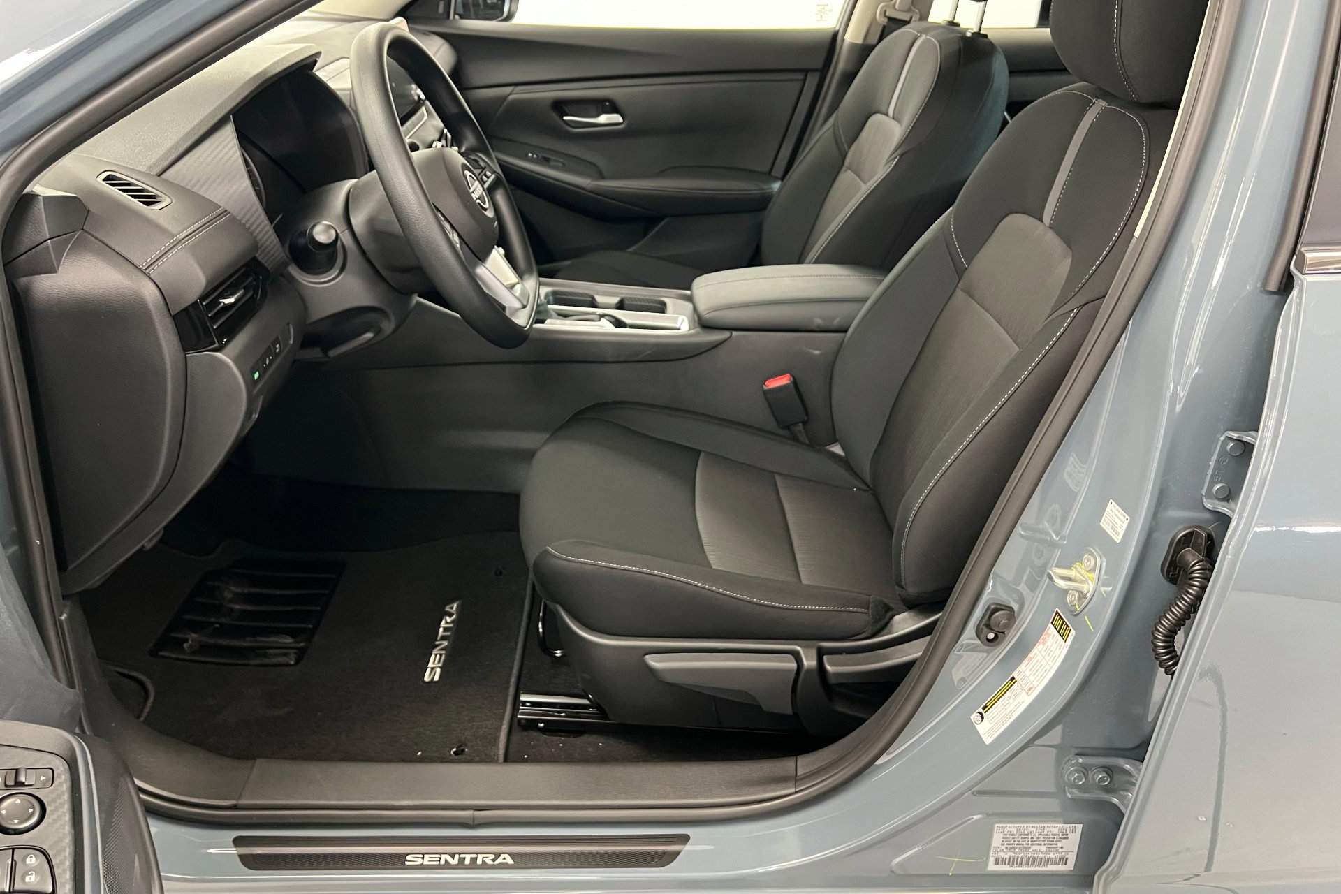 2025 Nissan Sentra SV photo 17