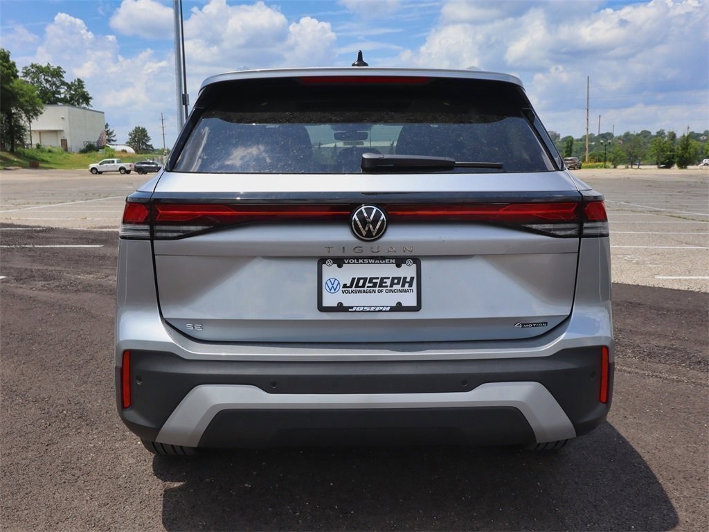 2025 Volkswagen Tiguan SE photo 2