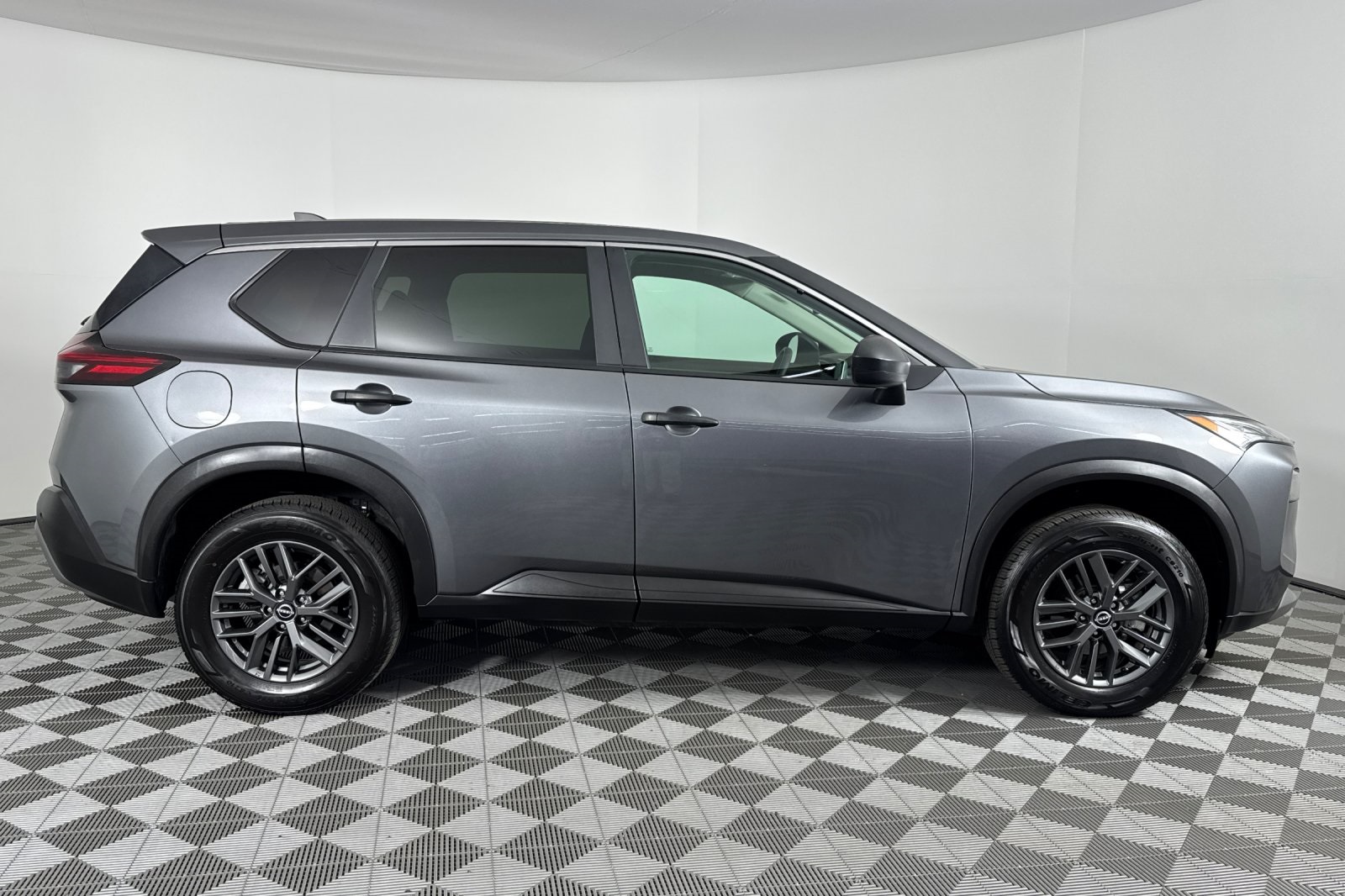 2023 Nissan Rogue S photo 3