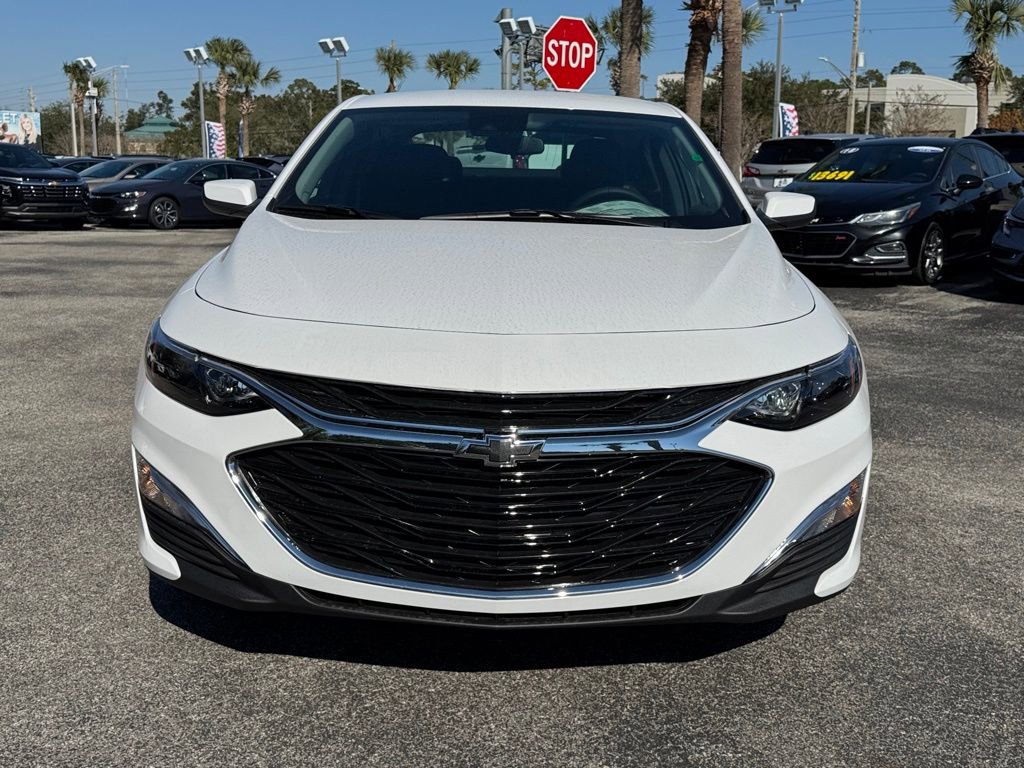 2025 Chevrolet Malibu RS photo 2