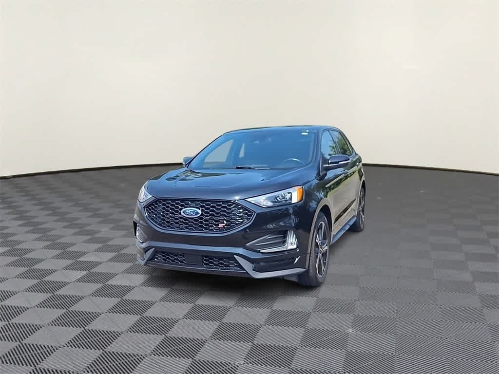 2023 Ford Edge ST photo 2