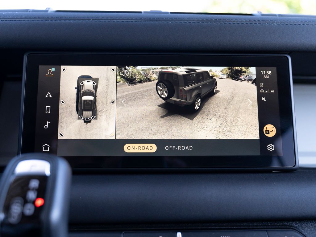 2024 Land Rover Defender 110 S photo 25