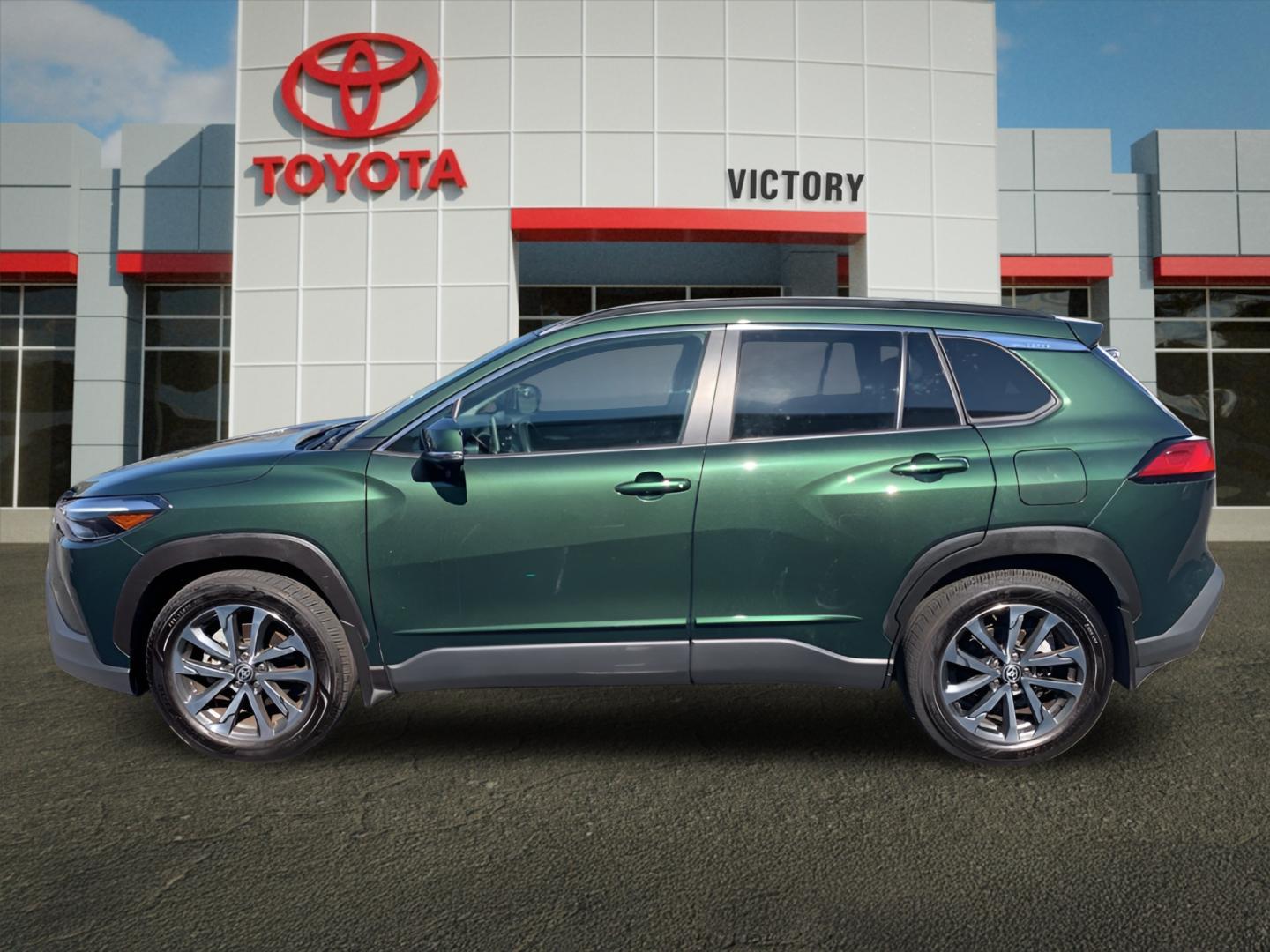 2022 Toyota Corolla Cross XLE photo 3