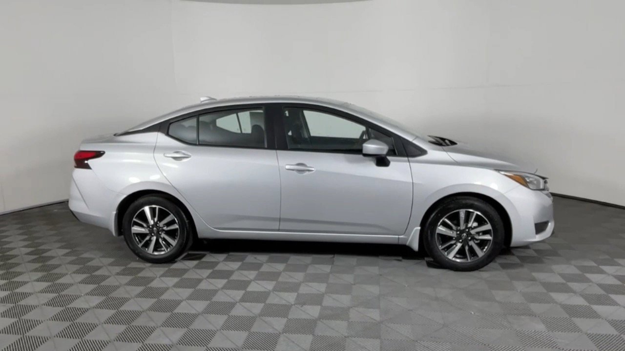 2025 Nissan Versa SV photo 3