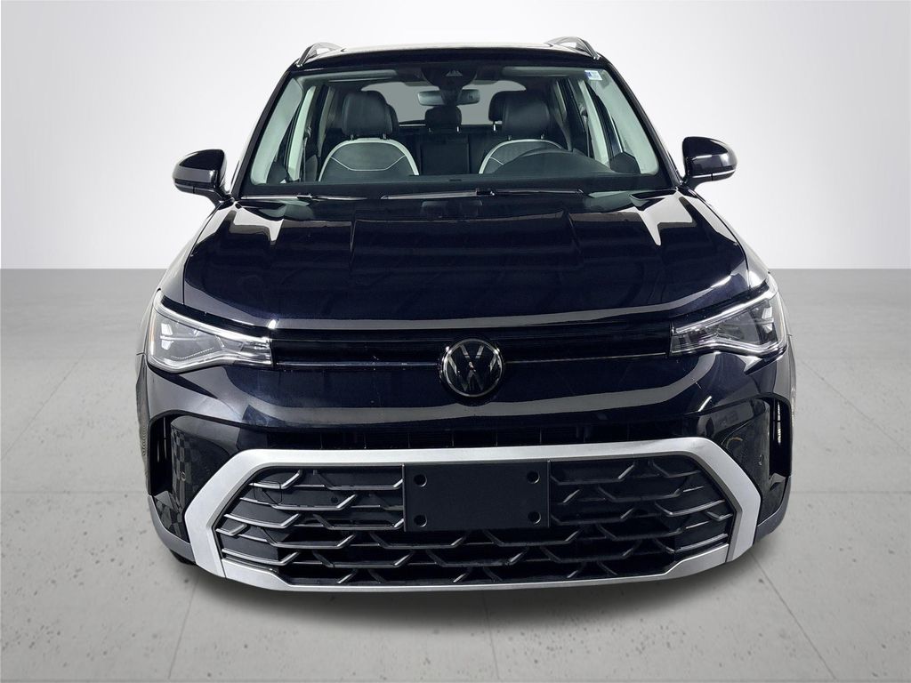 2025 Volkswagen Taos SE photo 3