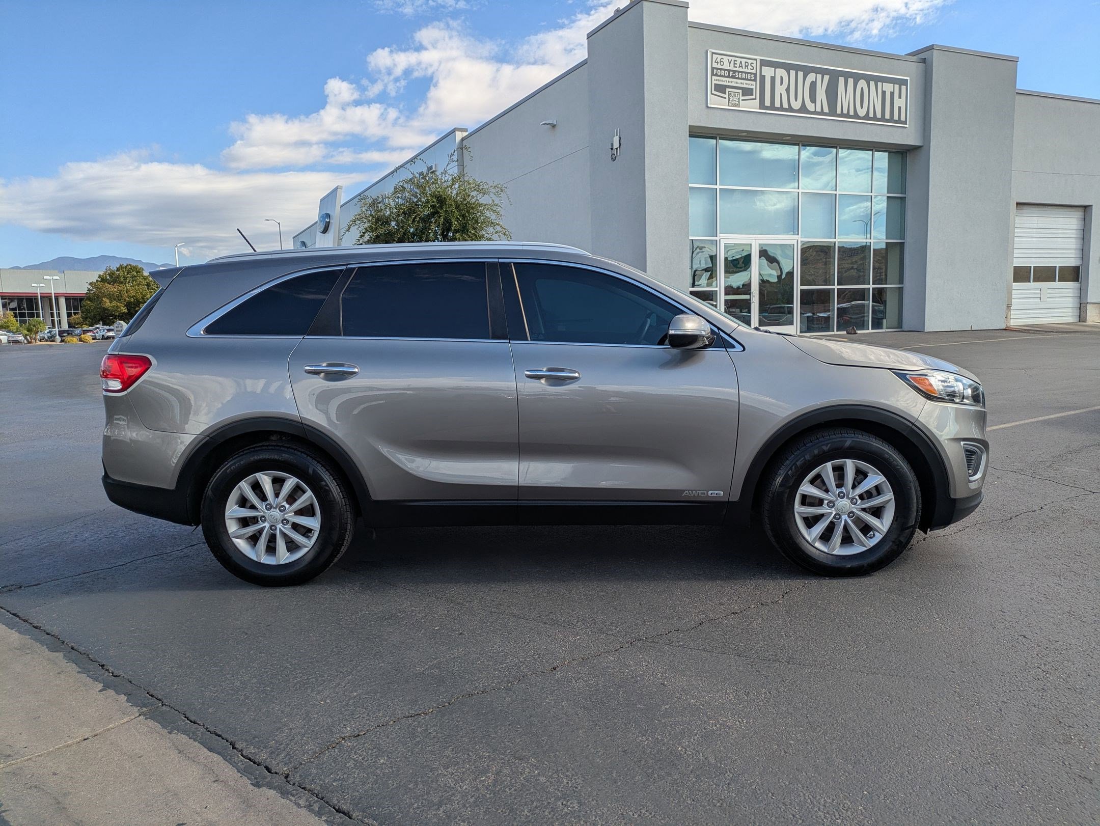 Used 2017 Kia Sorento LX with VIN 5XYPGDA51HG196080 for sale in St. George, UT