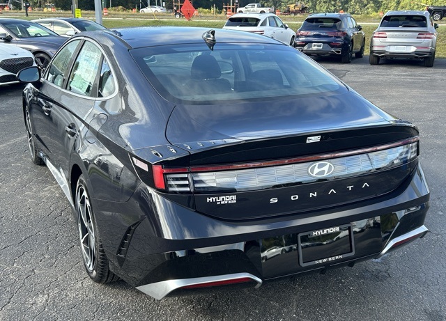 2026 Hyundai Sonata SEL Sport photo 2
