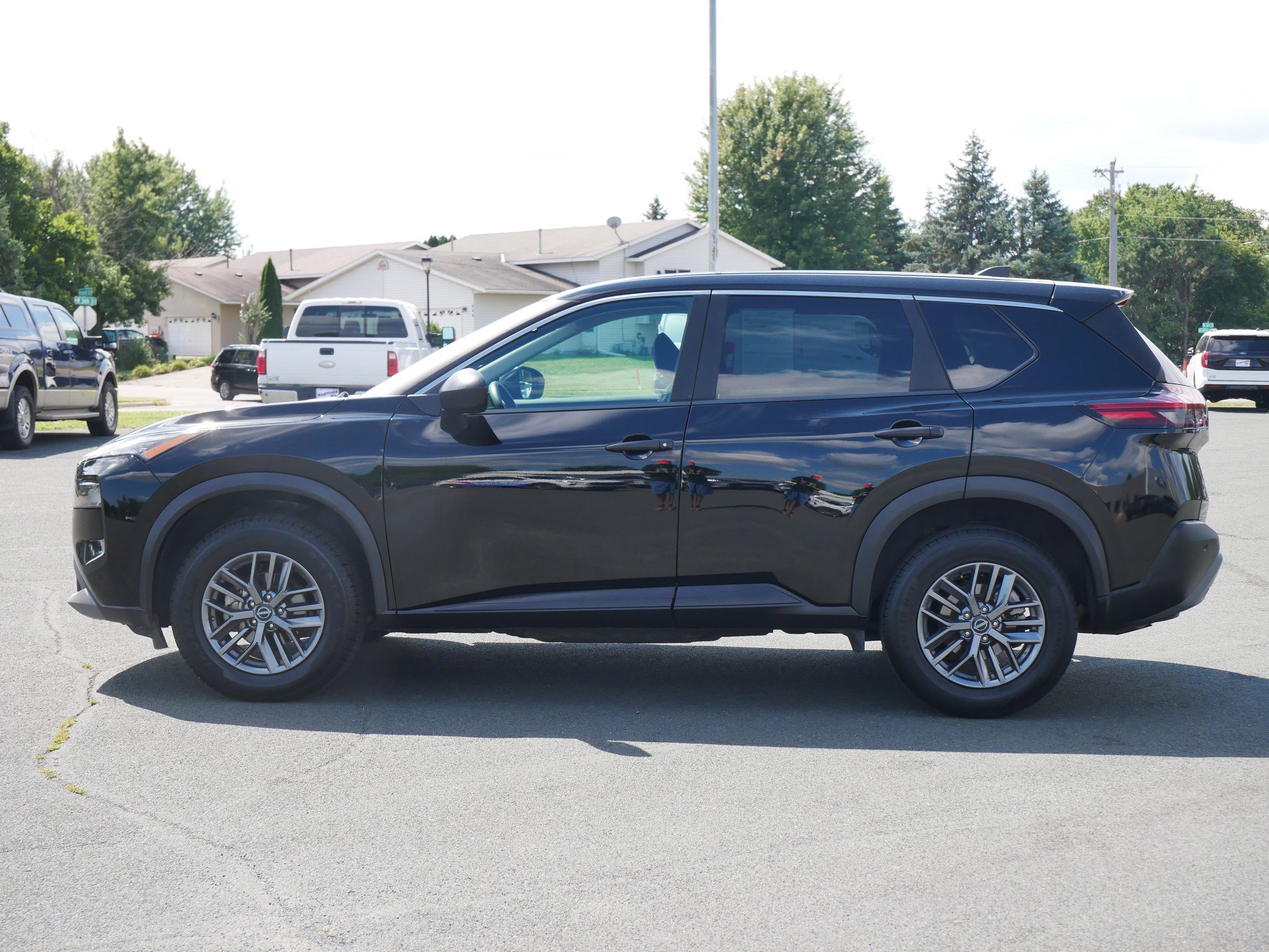 2023 Nissan Rogue S photo 2