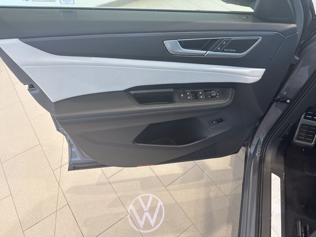 2026 Volkswagen Atlas Cross Sport SEL Premium R-Line photo 10