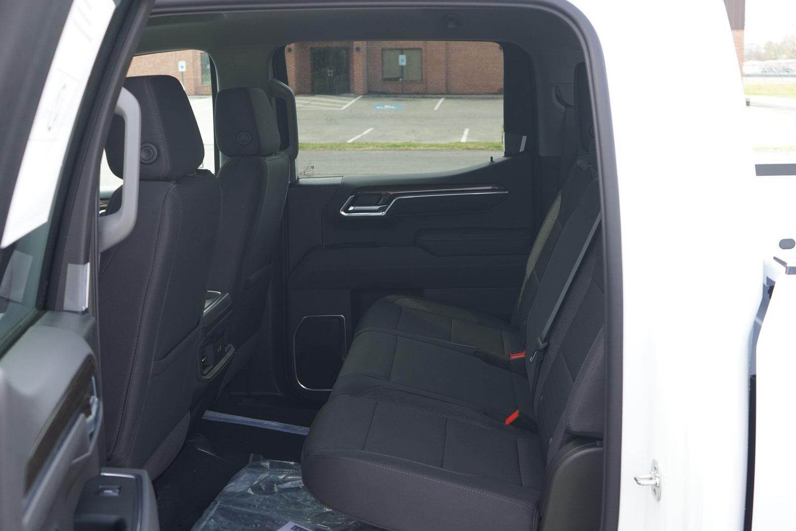 2025 Chevrolet Silverado 1500 LT photo 27