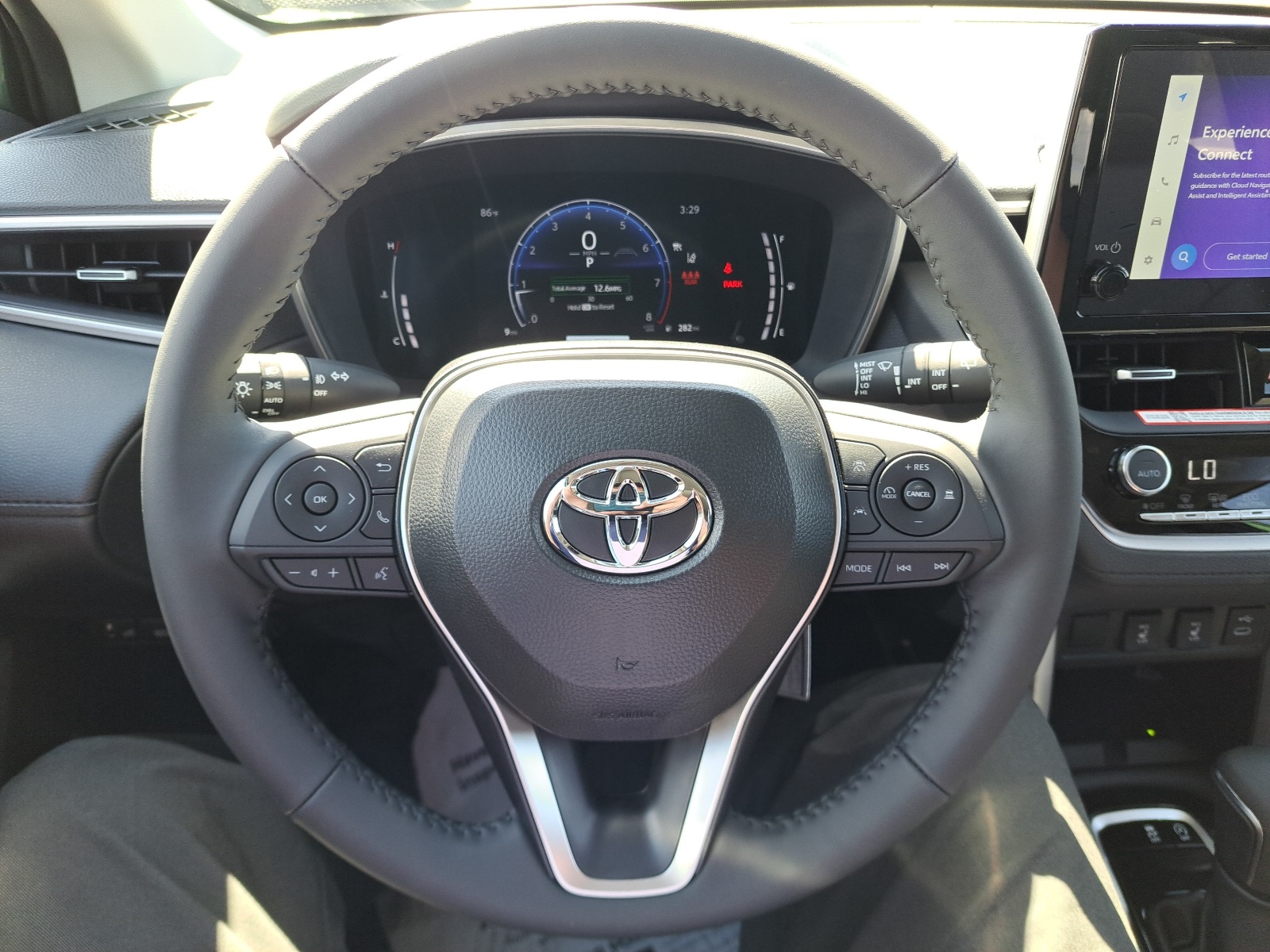 2025 Toyota Corolla Cross XLE photo 32