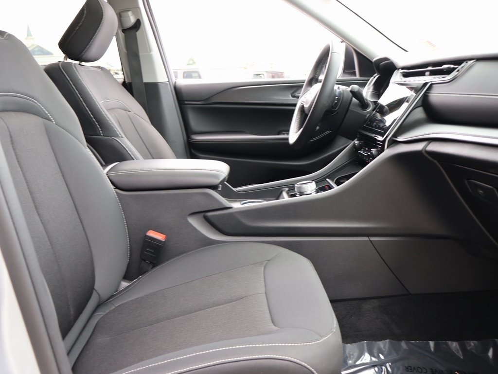 2023 Jeep Grand Cherokee Laredo X photo 9