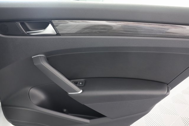 2022 Volkswagen Passat 2.0T R-Line photo 26