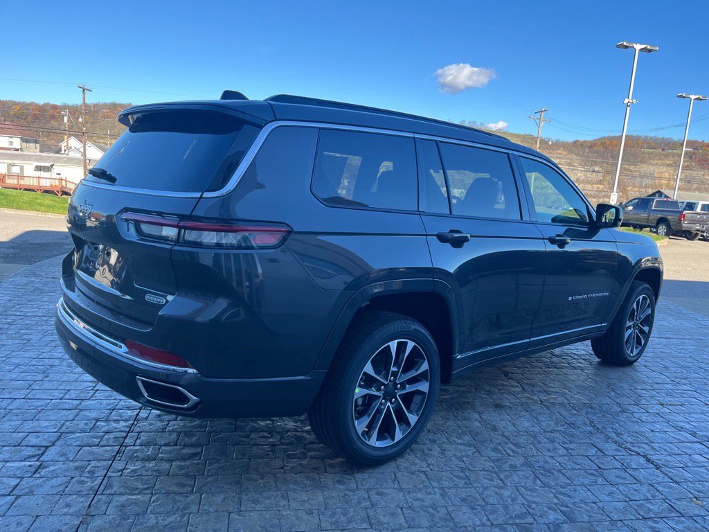 2025 Jeep Grand Cherokee Overland photo 4