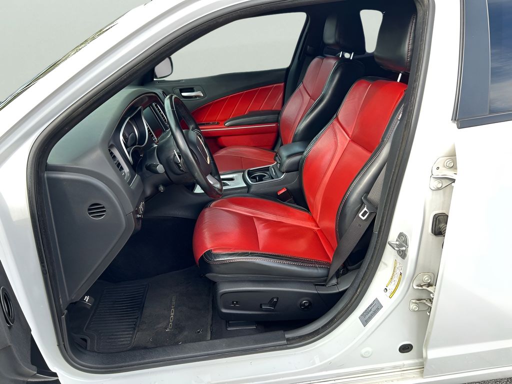2016 Dodge Charger SXT photo 10