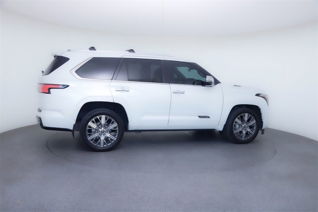 2024 Toyota RAV4 LE photo 8