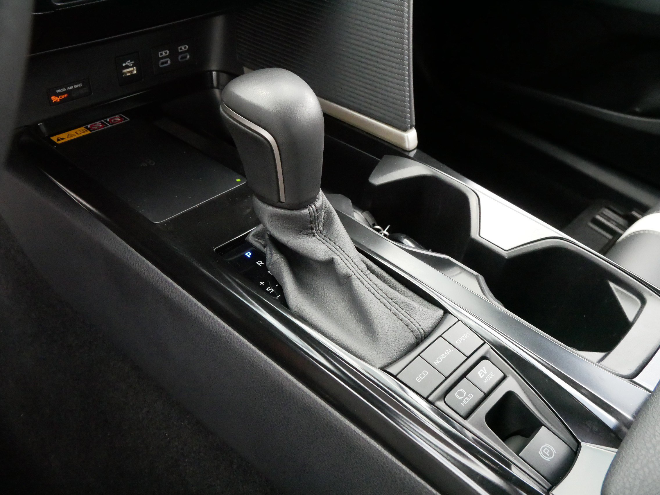 2025 Toyota Camry SE photo 23