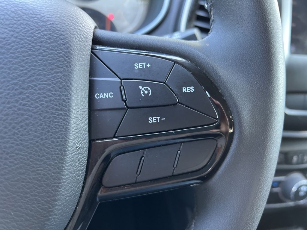 2020 Jeep Cherokee Altitude photo 14