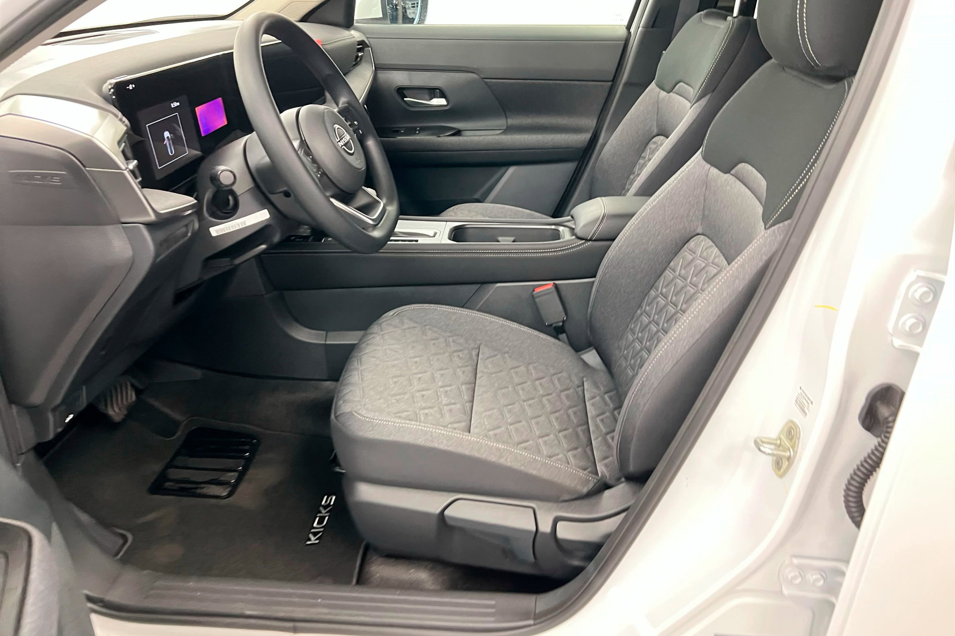 2025 Nissan Kicks SV photo 16