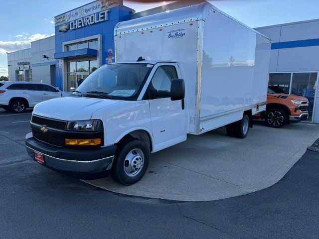 2025 Chevrolet Express Cutaway 3500 photo 3