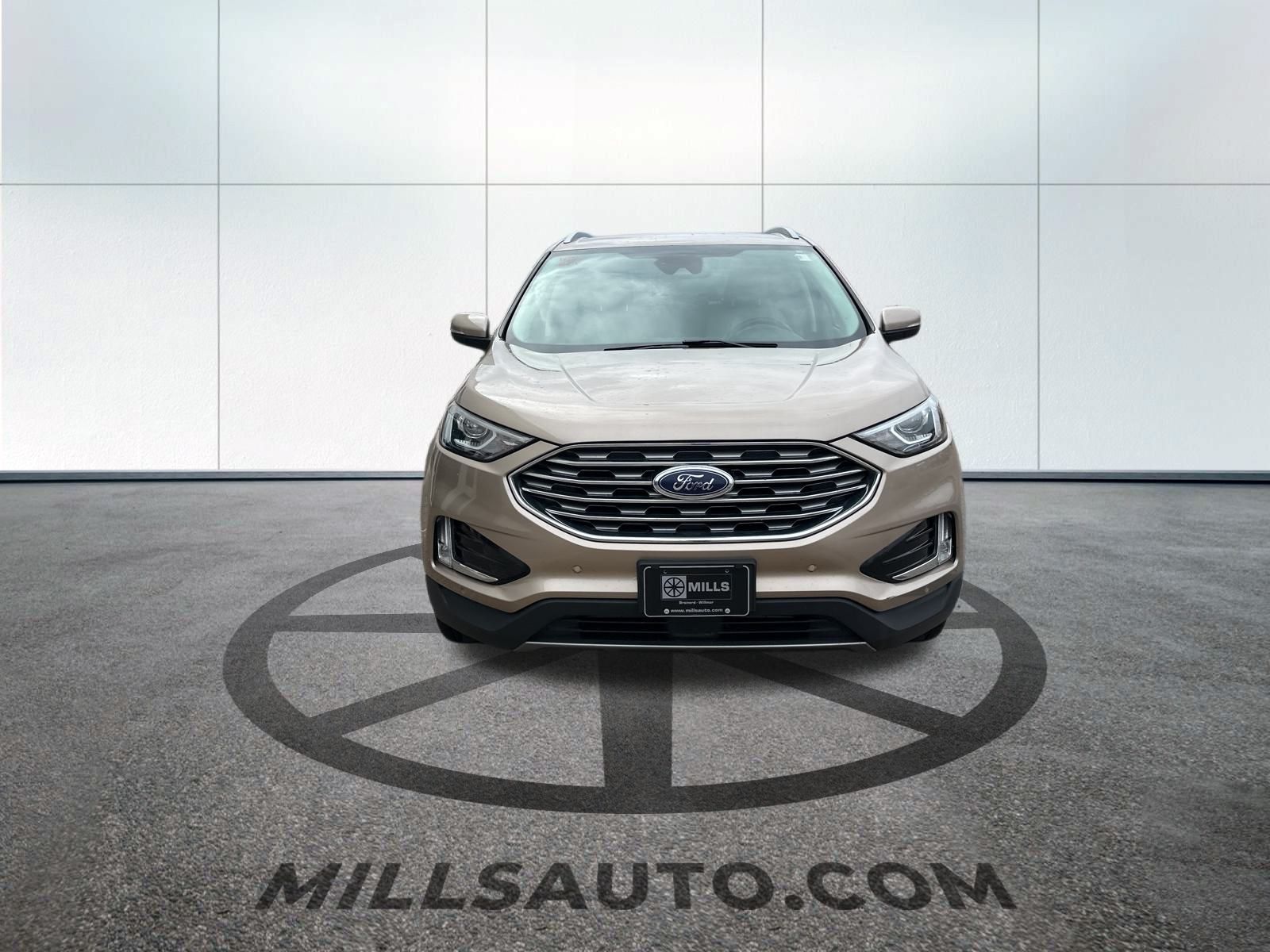 2020 Ford Edge Titanium photo 2