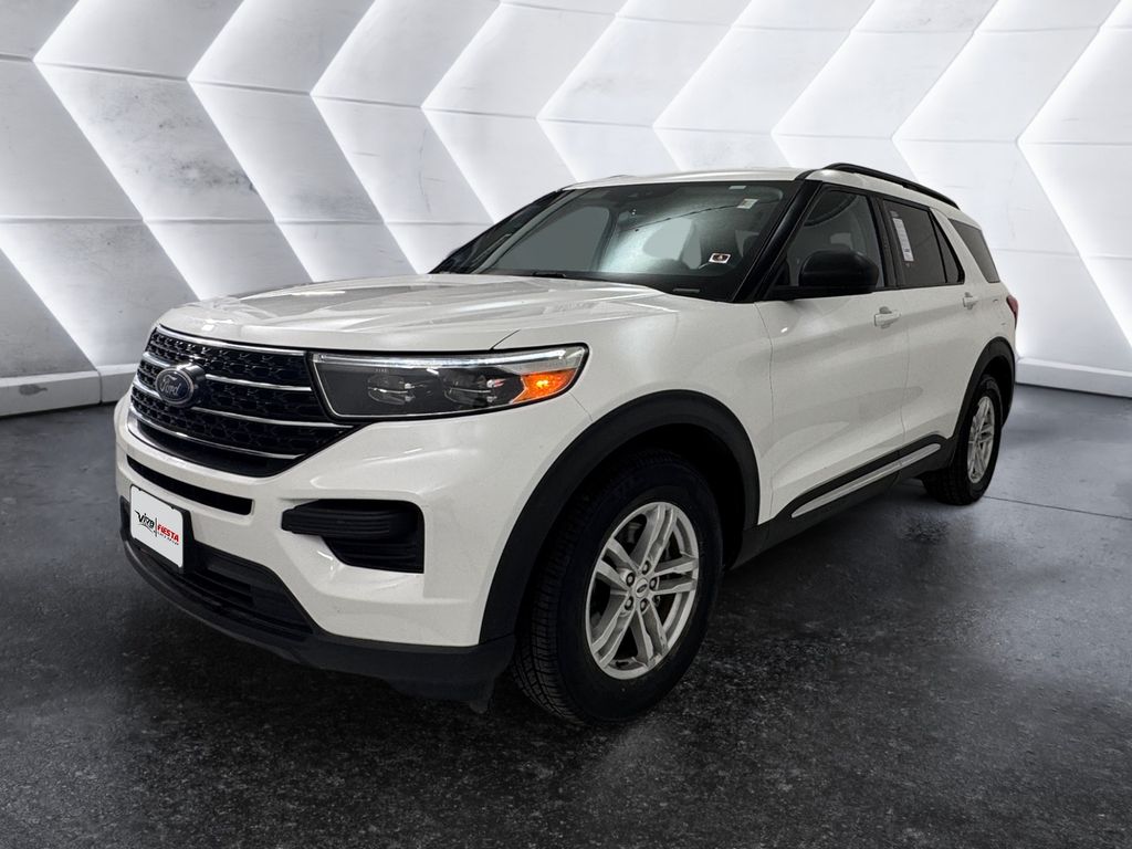 2021 Ford Explorer XLT photo 3