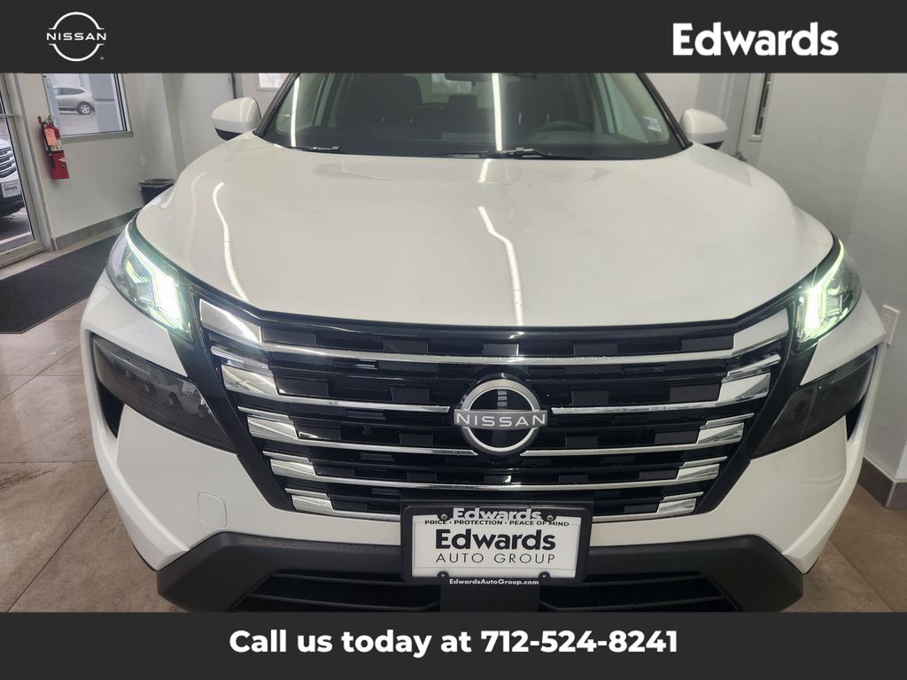 2026 Nissan Rogue SV photo 3