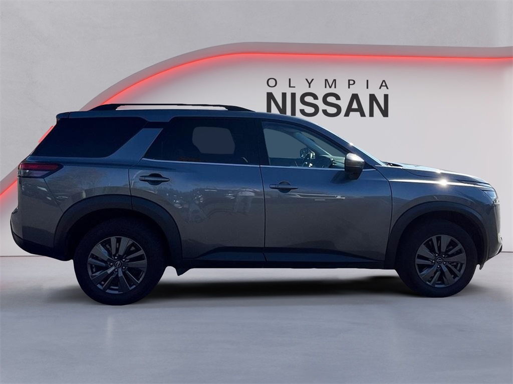 2024 Nissan Pathfinder SV photo 5