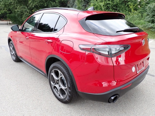2025 Alfa Romeo Stelvio Sprint Base photo 3