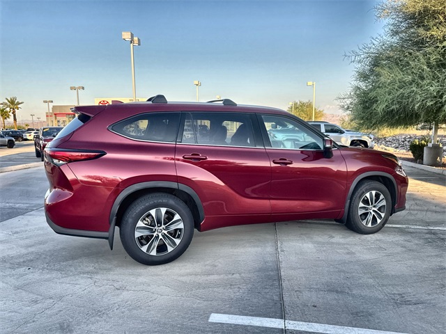 2022 Toyota Highlander XLE photo 4