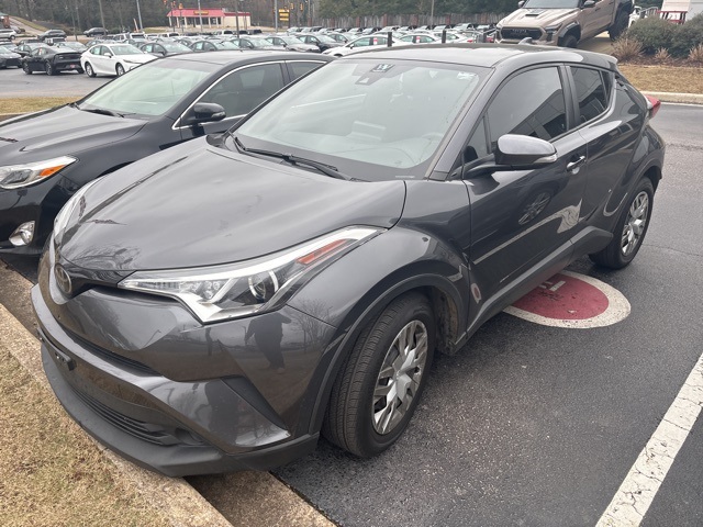 2019 Toyota C-HR LE's photo