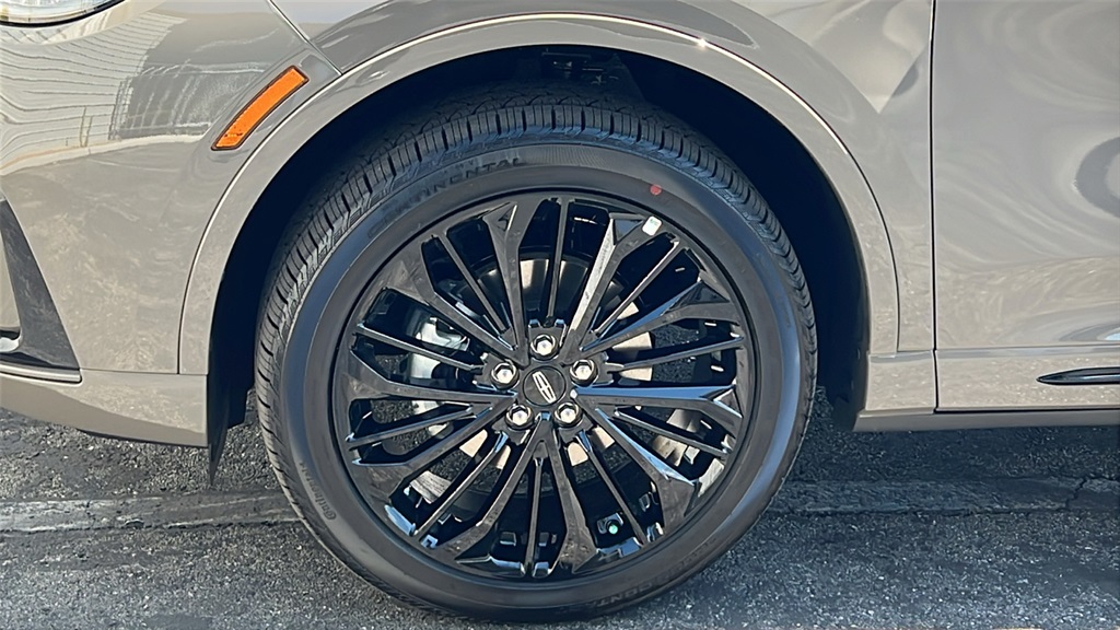 2025 Lincoln Corsair Premiere photo 2