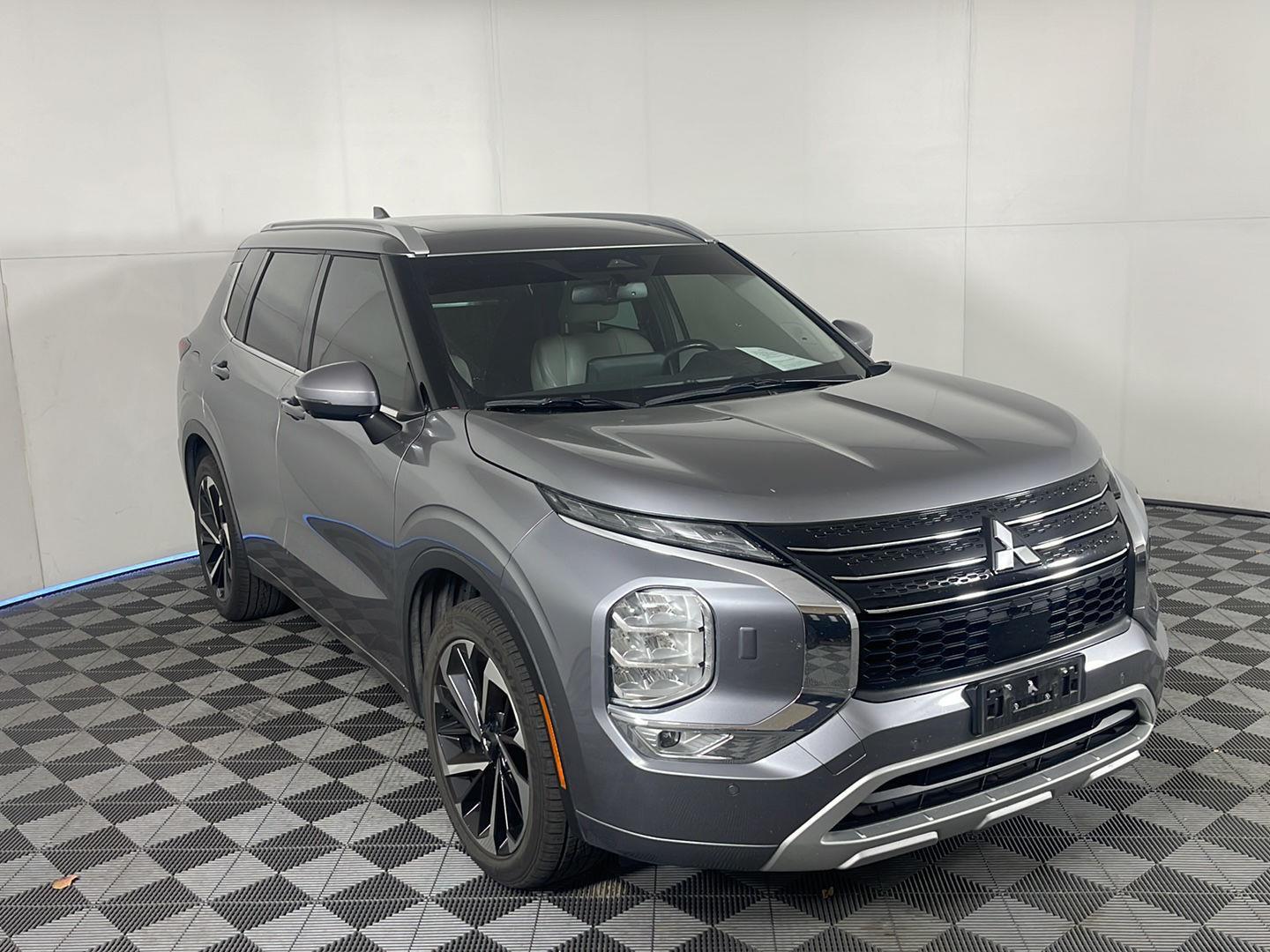 2023 Mitsubishi Outlander SEL photo 4