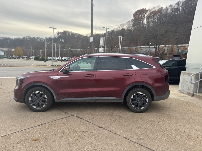 2025 Kia Sorento S photo 3
