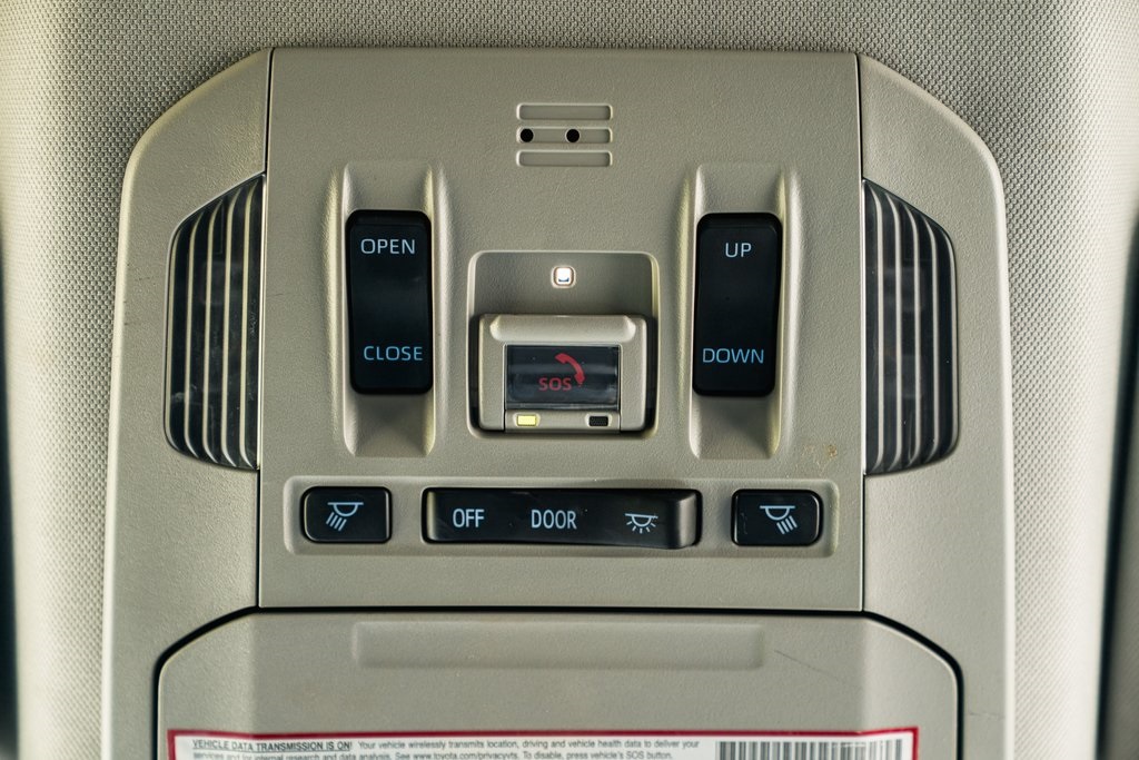 2021 Toyota Highlander XLE photo 19