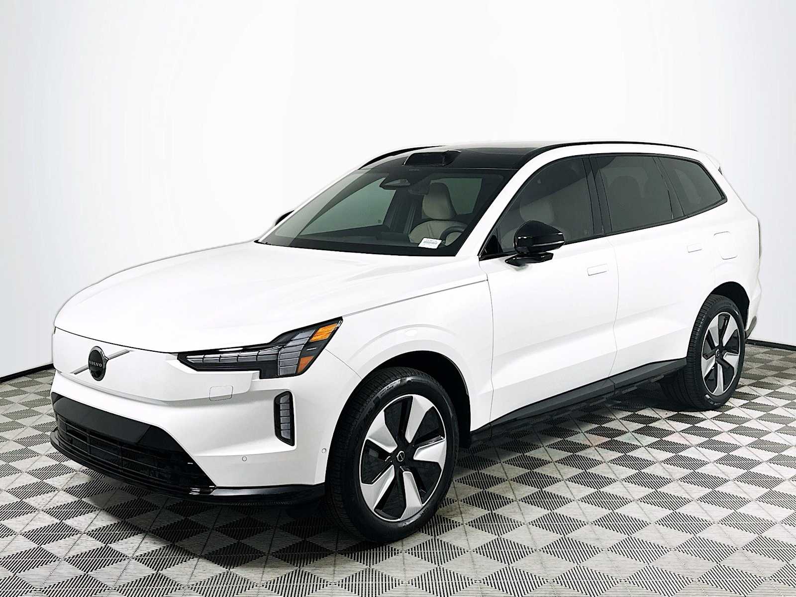 2025 Volvo EX90 Plus photo 3