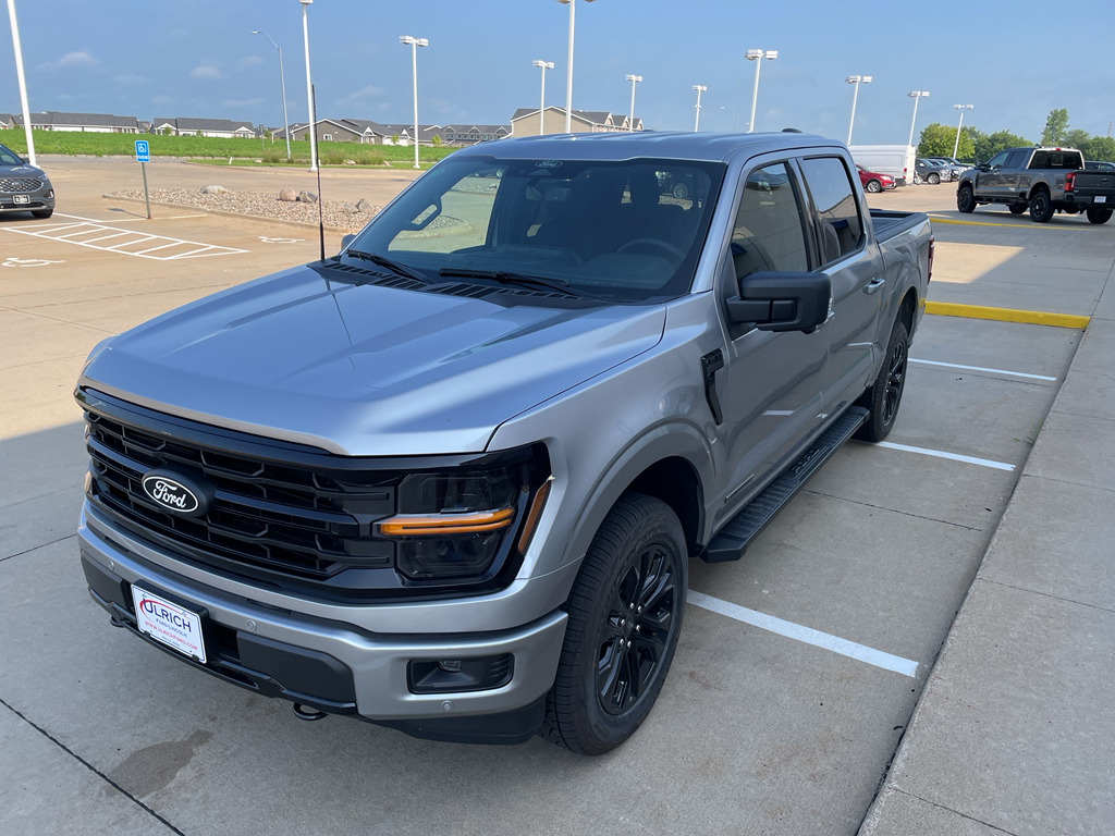 2025 Ford F-150 XLT photo 3