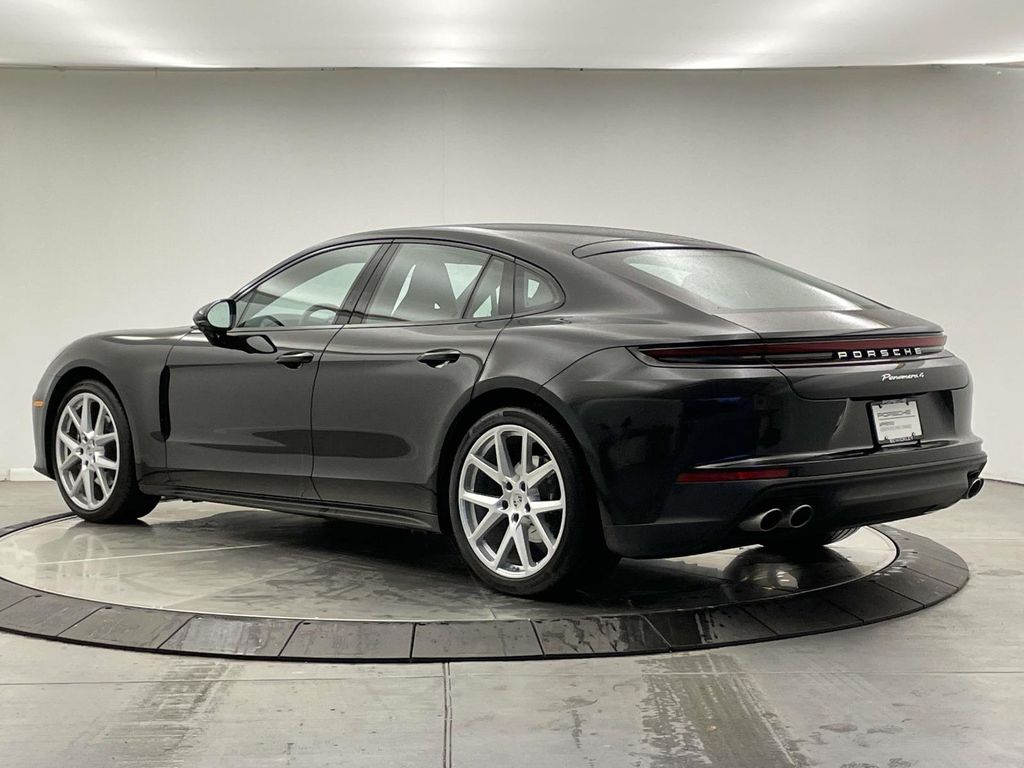 2024 Porsche Panamera 4 photo 3