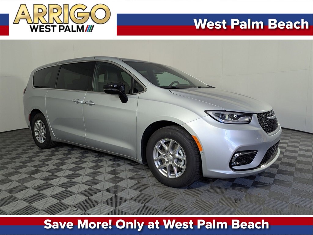 2026 Chrysler Pacifica Select's photo