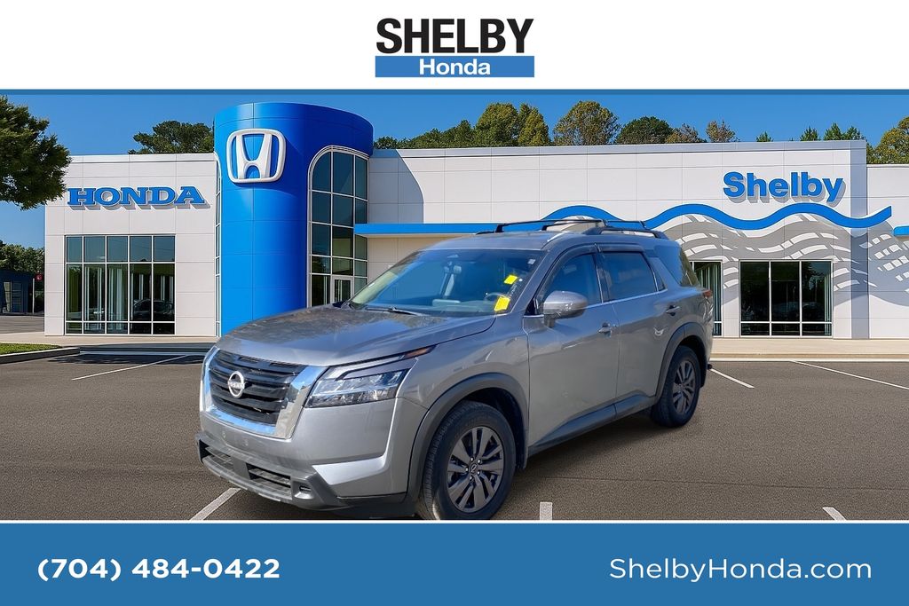 2022 Nissan Pathfinder SV