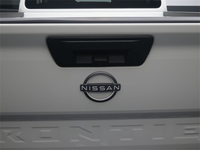 2022 Nissan Frontier S photo 12