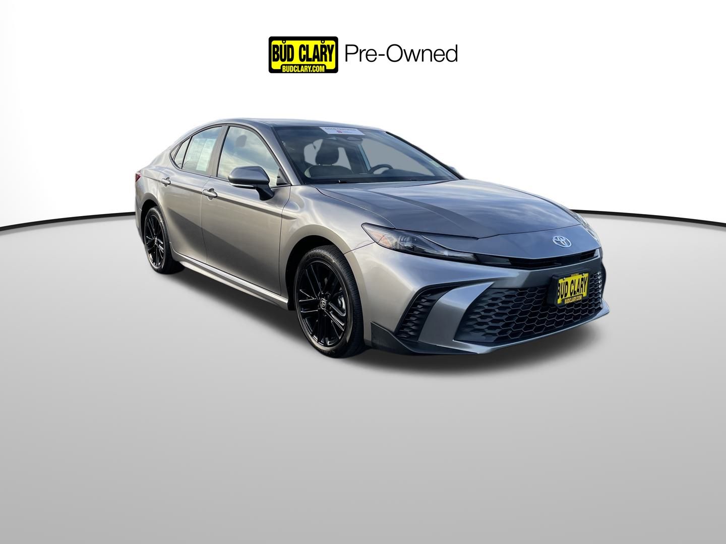 2025 Toyota Camry SE's photo