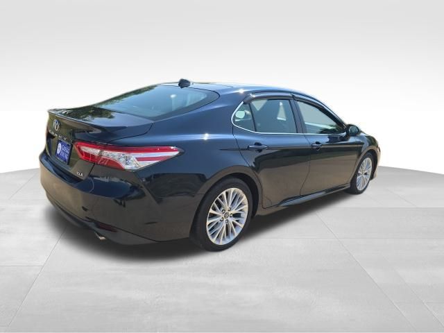 2019 Toyota Camry XLE photo 4