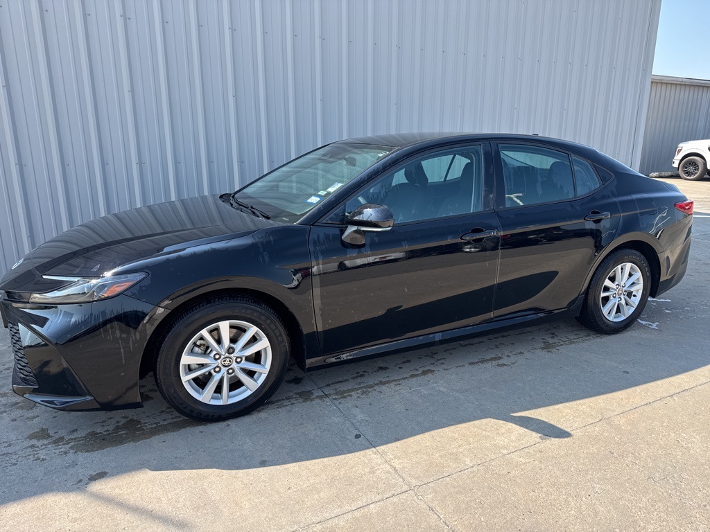 2025 Toyota Camry LE photo 2