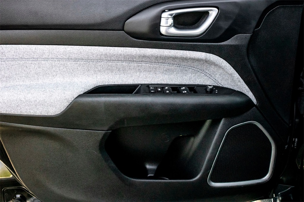 2024 Jeep Compass Latitude photo 9