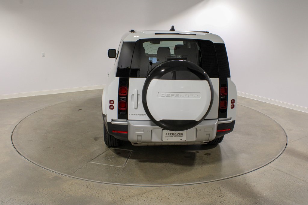 2025 Land Rover Defender 130 S photo 4