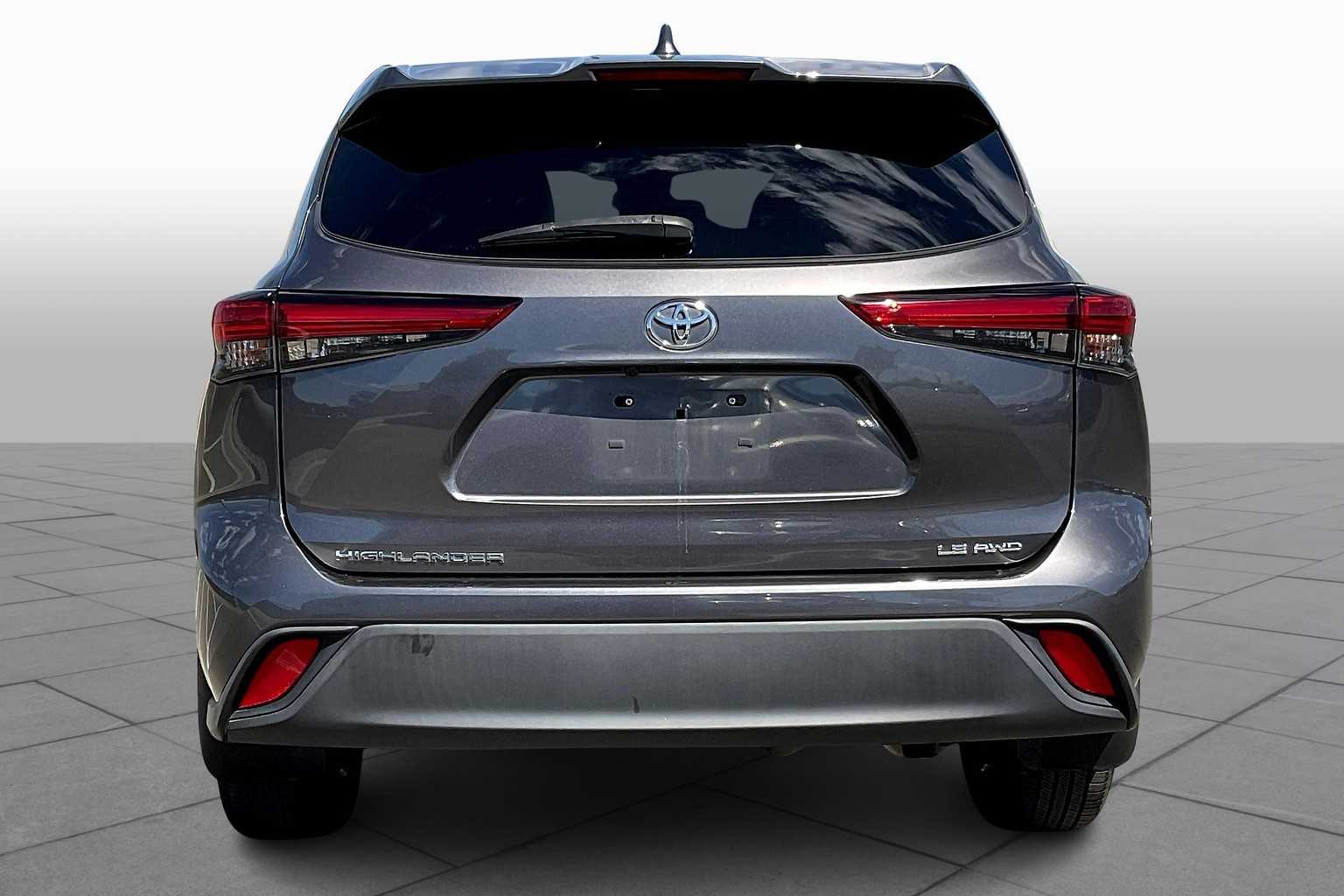 2020 Toyota Highlander LE photo 4