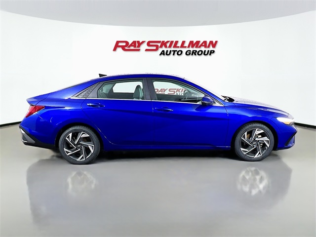 2024 Hyundai Elantra Limited photo 8